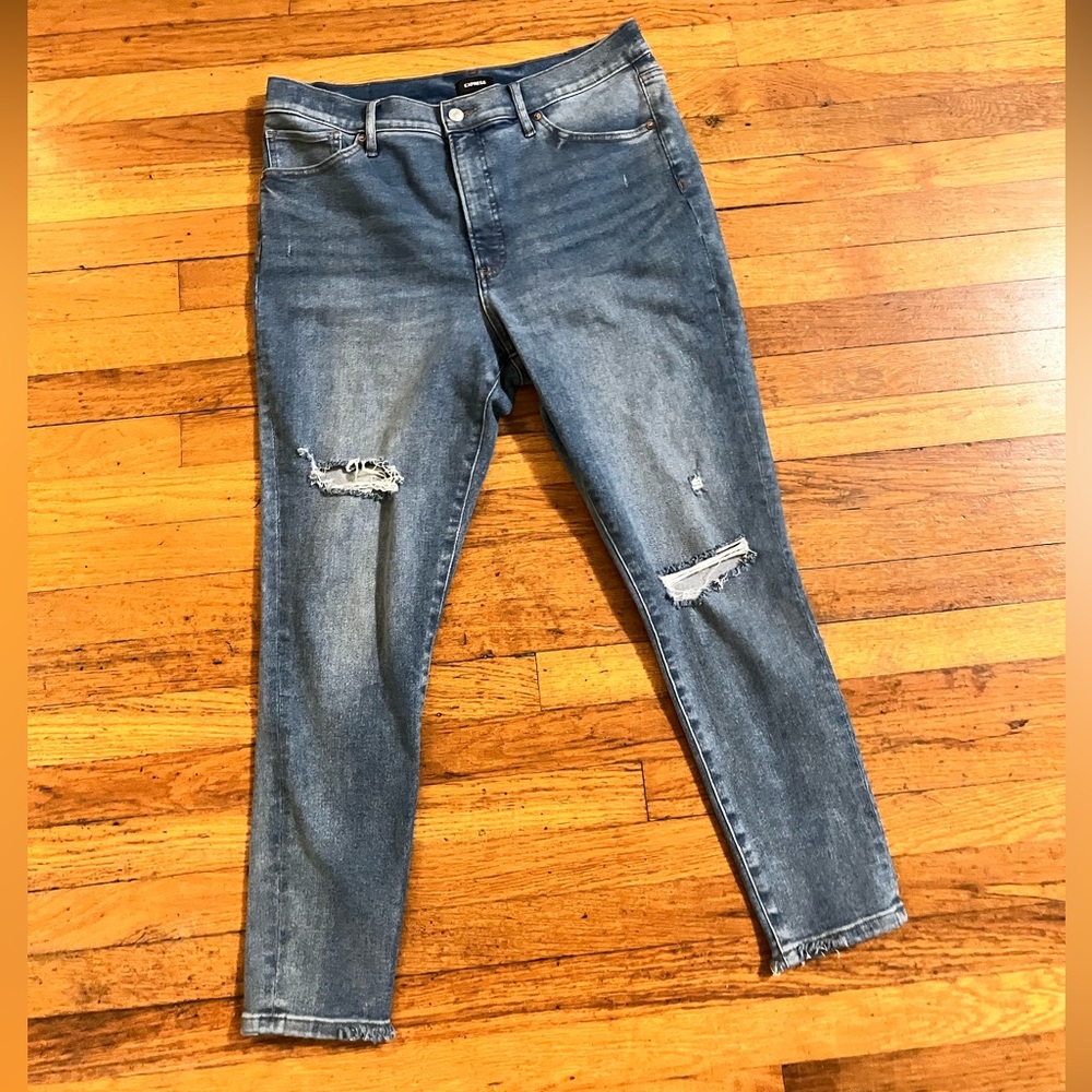 Express Jeans 14R conscious edit high rise skinny with tears very comfy! Nice